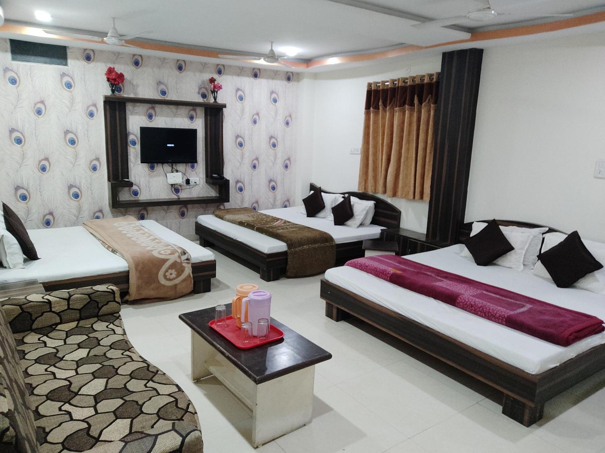 Hotel Vrandavan Palace Near Mahakal Temple 우자인 외부 사진