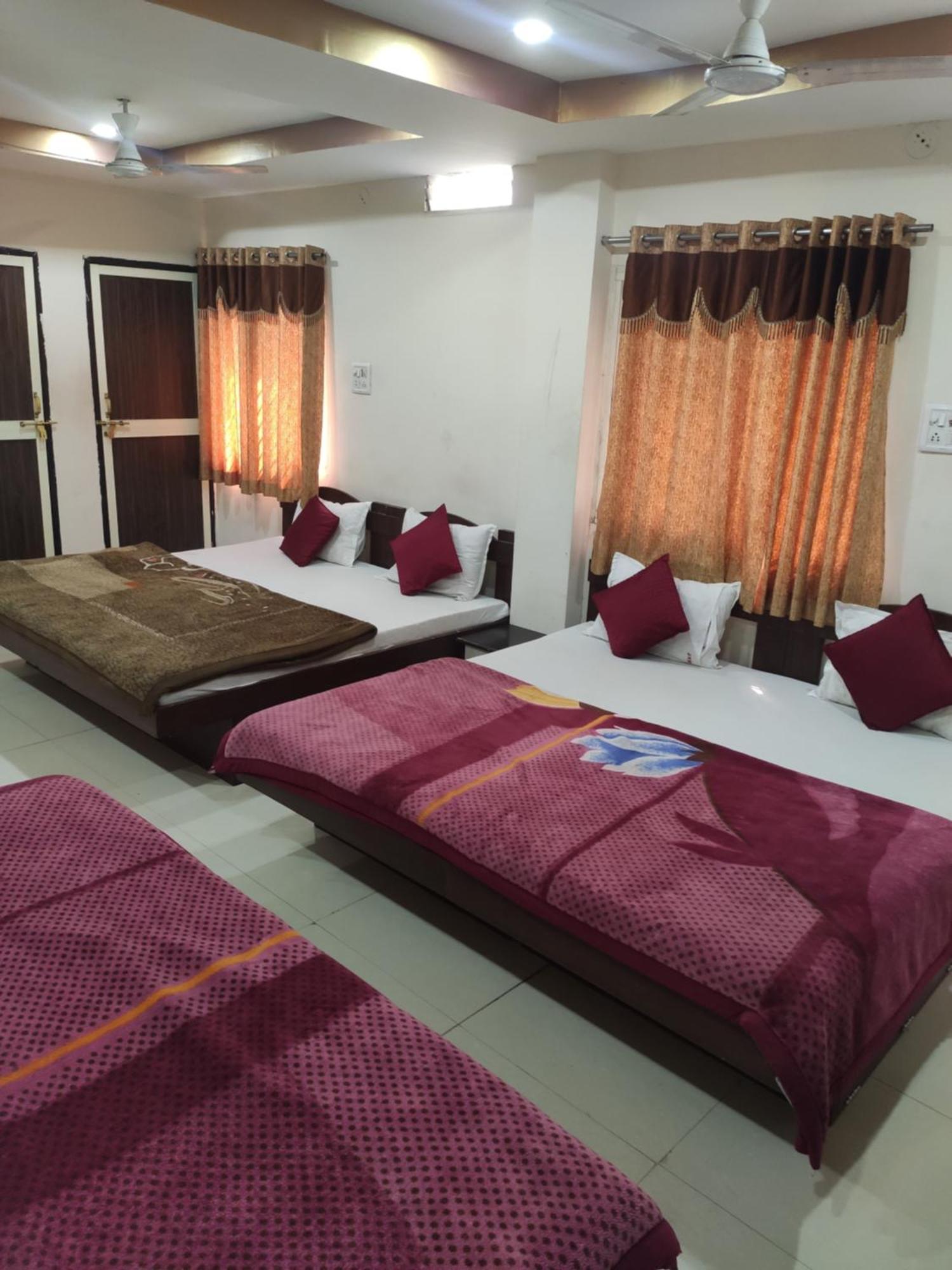 Hotel Vrandavan Palace Near Mahakal Temple 우자인 외부 사진
