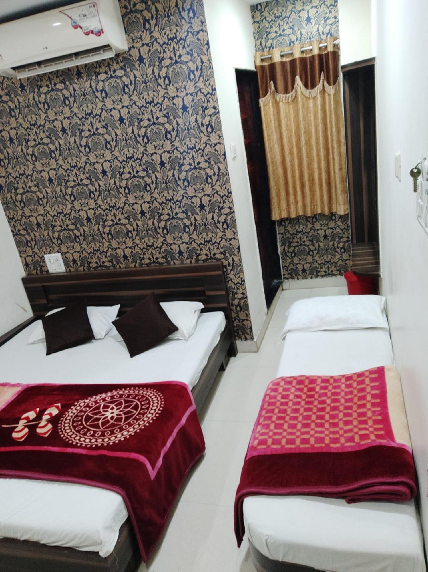Hotel Vrandavan Palace Near Mahakal Temple 우자인 외부 사진