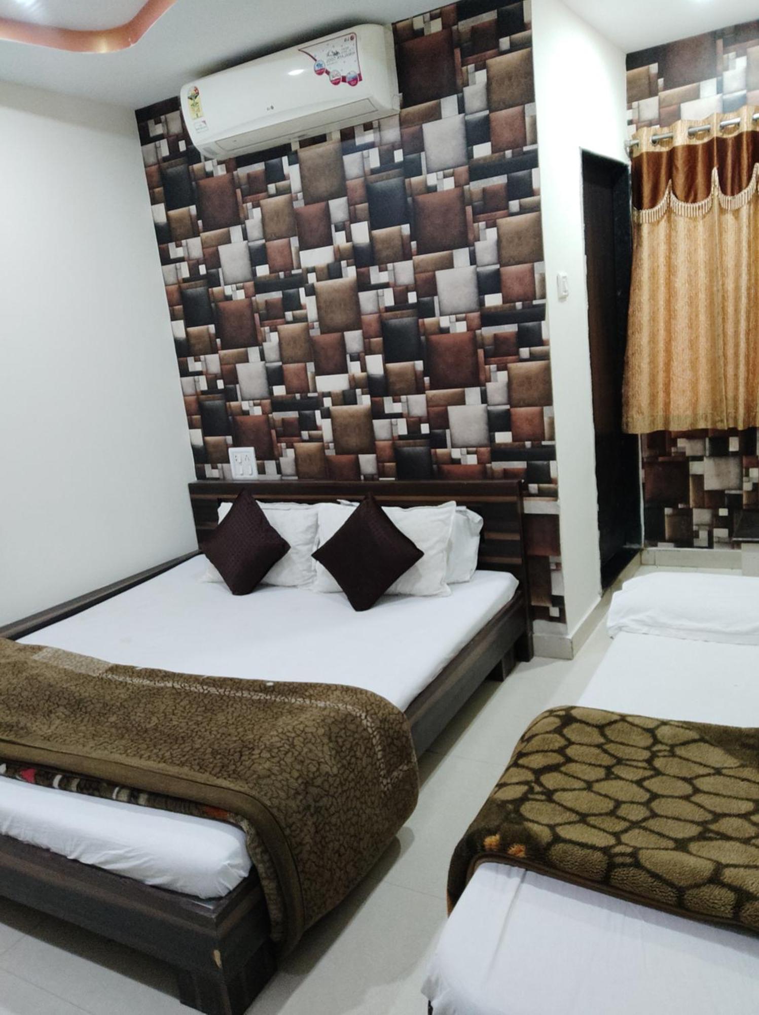 Hotel Vrandavan Palace Near Mahakal Temple 우자인 외부 사진