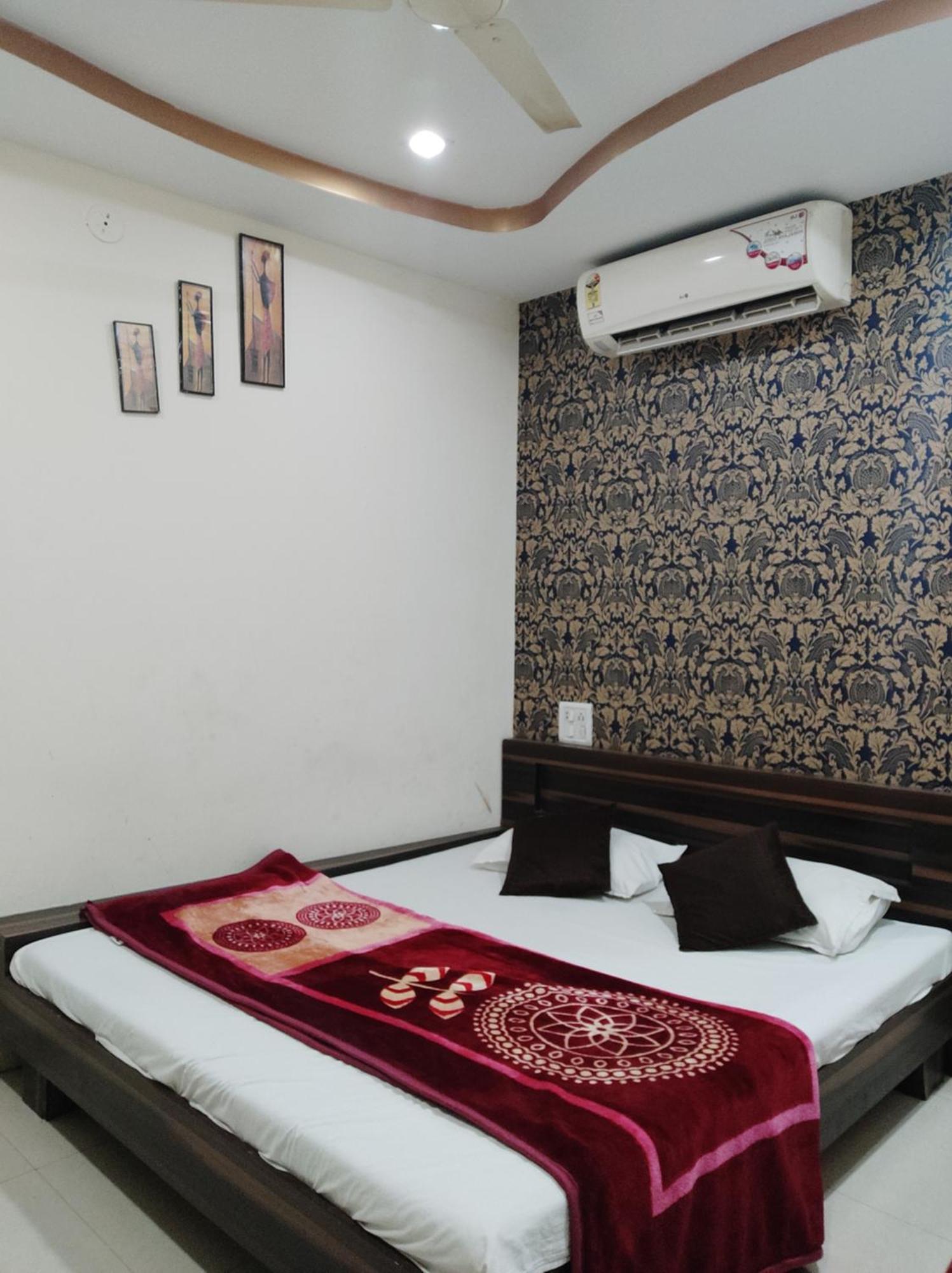 Hotel Vrandavan Palace Near Mahakal Temple 우자인 외부 사진