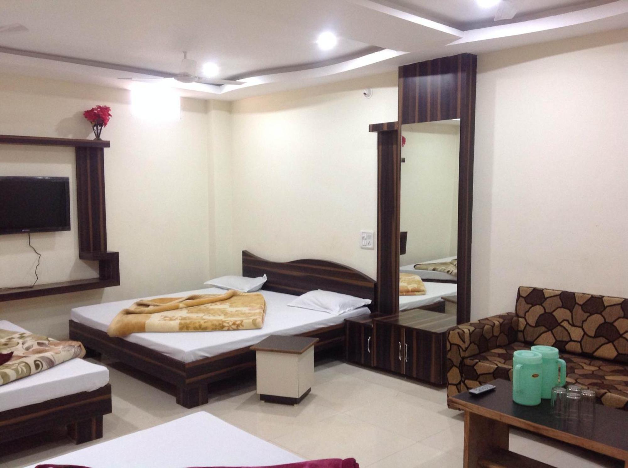 Hotel Vrandavan Palace Near Mahakal Temple 우자인 외부 사진