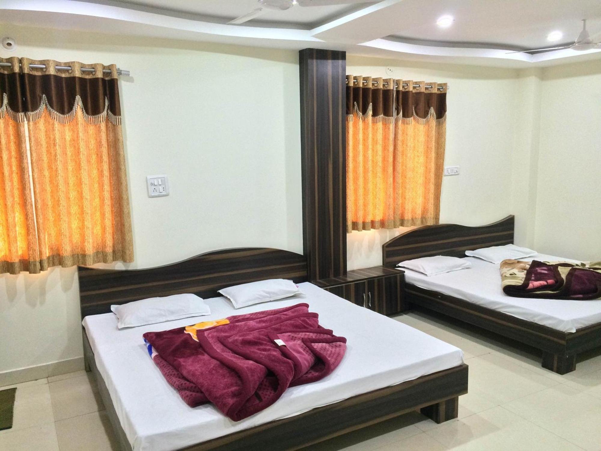 Hotel Vrandavan Palace Near Mahakal Temple 우자인 외부 사진