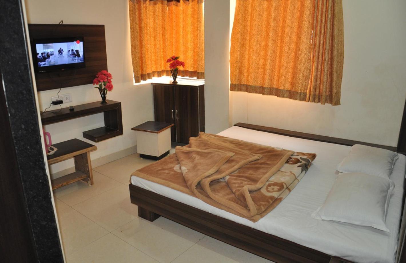 Hotel Vrandavan Palace Near Mahakal Temple 우자인 외부 사진
