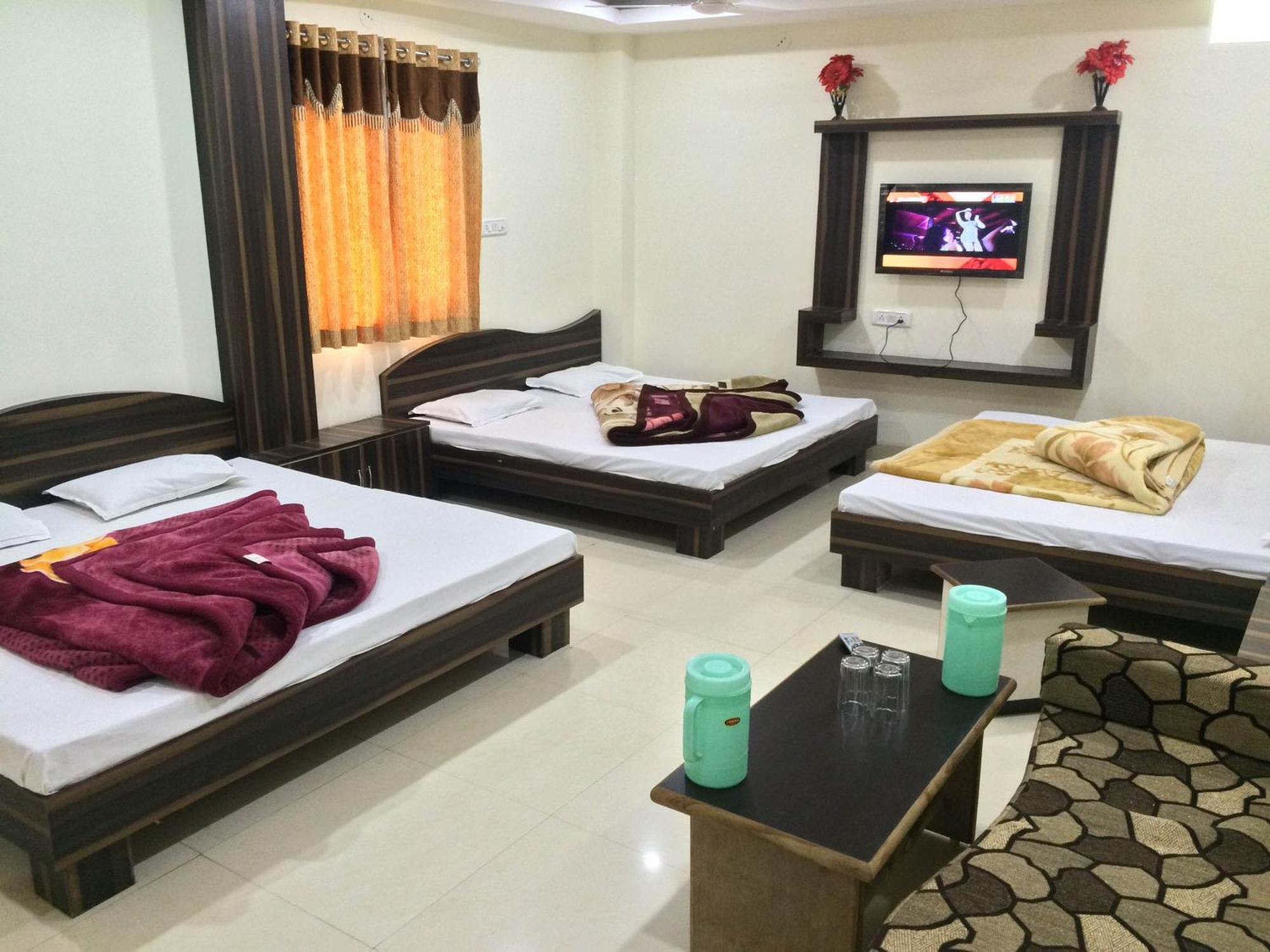 Hotel Vrandavan Palace Near Mahakal Temple 우자인 외부 사진