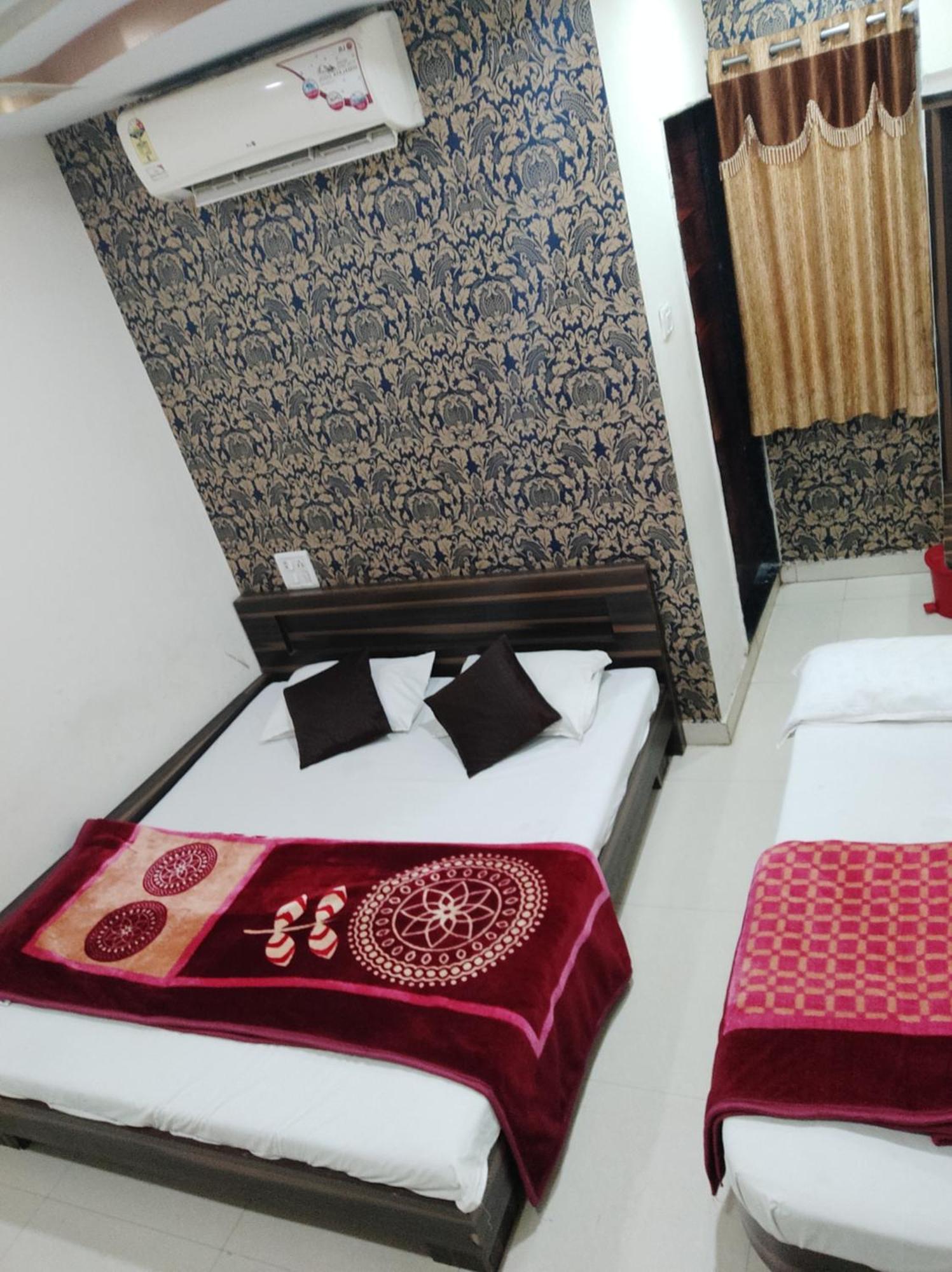 Hotel Vrandavan Palace Near Mahakal Temple 우자인 외부 사진