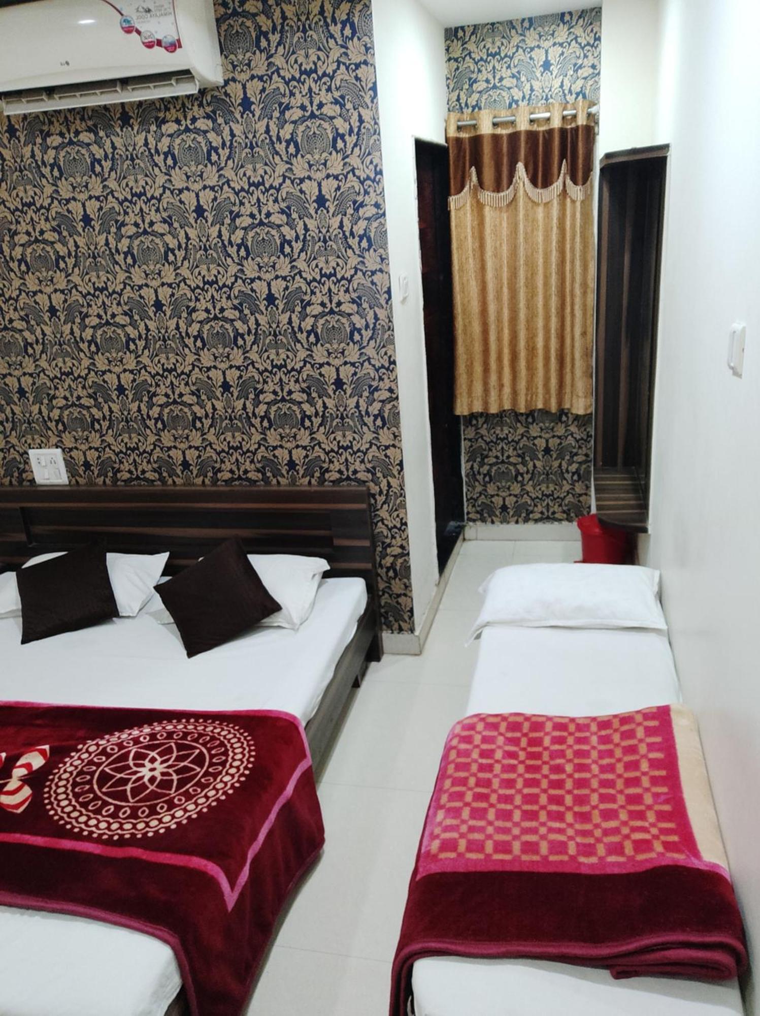 Hotel Vrandavan Palace Near Mahakal Temple 우자인 외부 사진