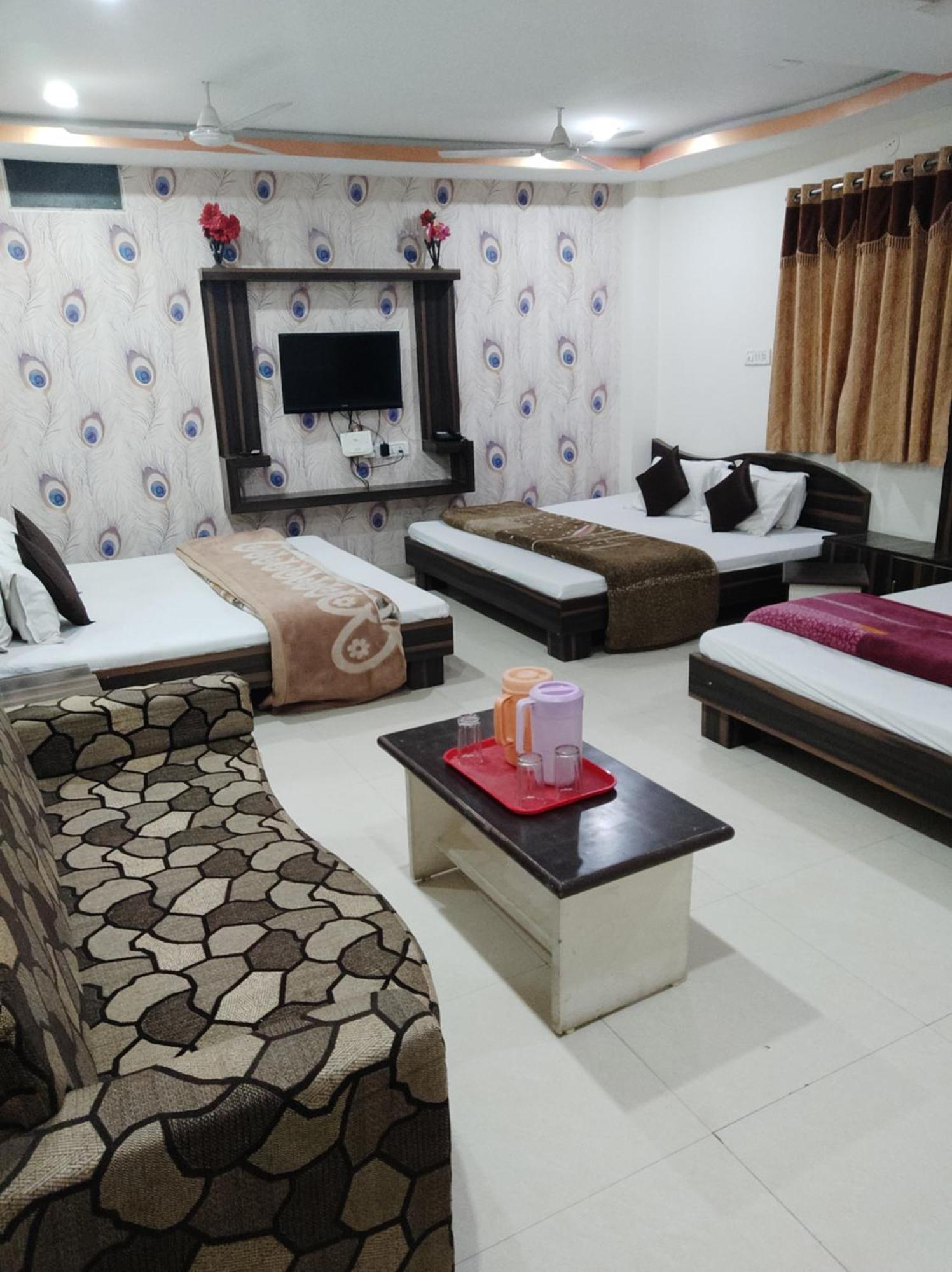 Hotel Vrandavan Palace Near Mahakal Temple 우자인 외부 사진