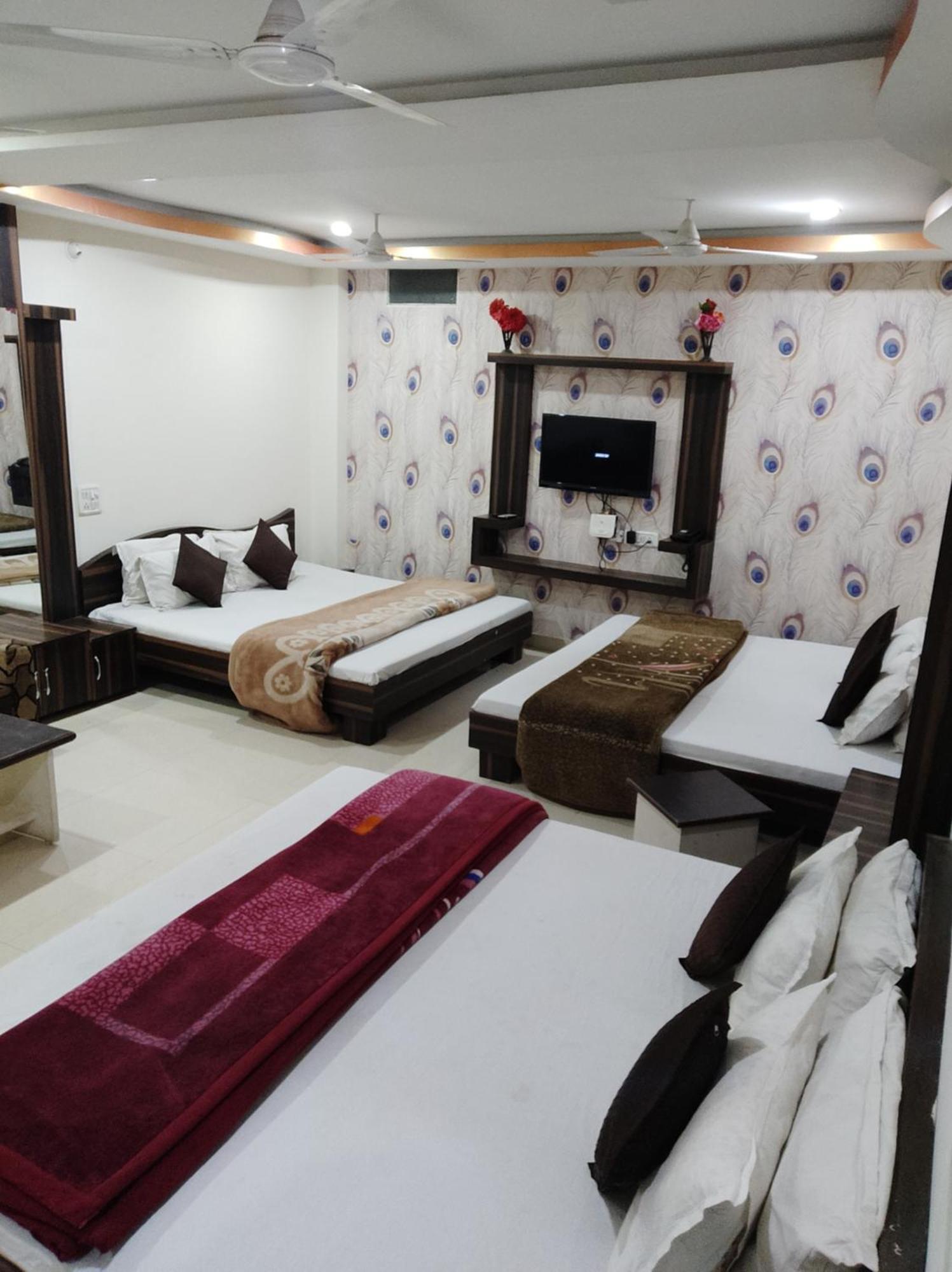 Hotel Vrandavan Palace Near Mahakal Temple 우자인 외부 사진