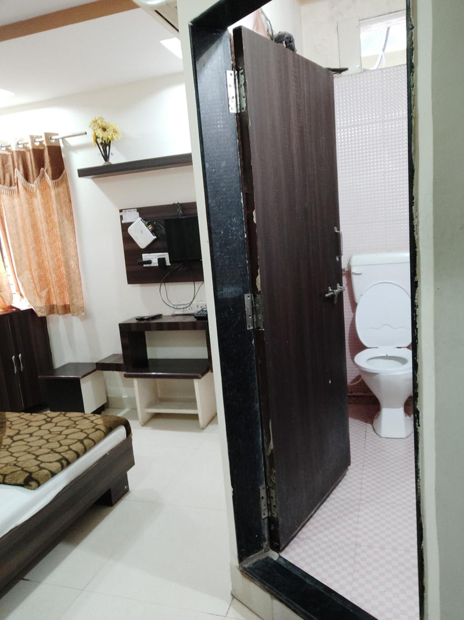 Hotel Vrandavan Palace Near Mahakal Temple 우자인 외부 사진