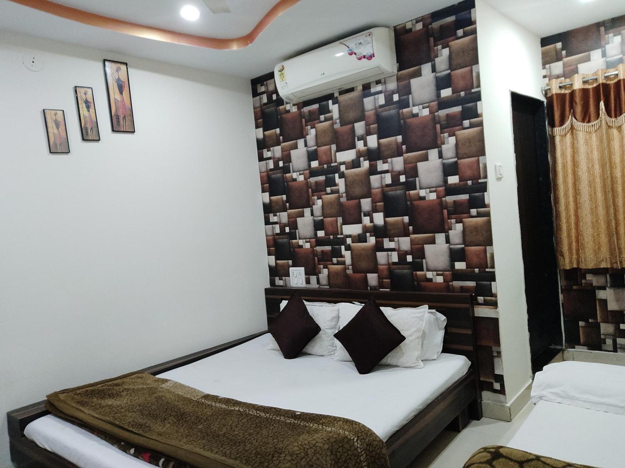 Hotel Vrandavan Palace Near Mahakal Temple 우자인 외부 사진