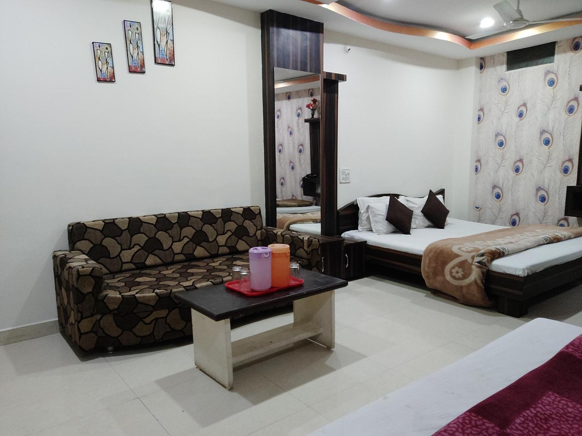 Hotel Vrandavan Palace Near Mahakal Temple 우자인 외부 사진
