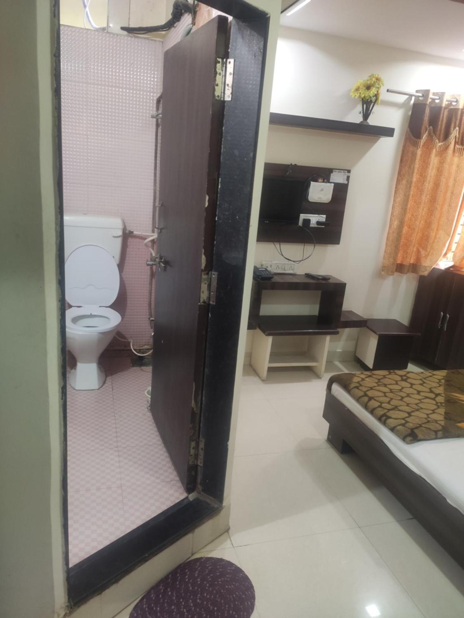 Hotel Vrandavan Palace Near Mahakal Temple 우자인 외부 사진