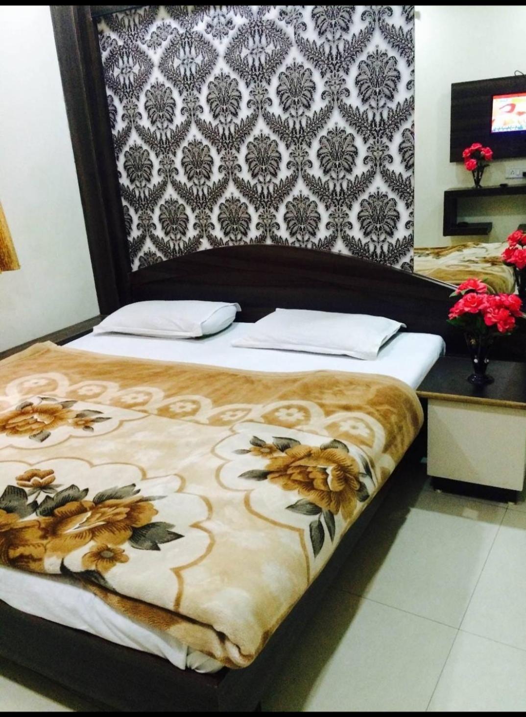 Hotel Vrandavan Palace Near Mahakal Temple 우자인 외부 사진