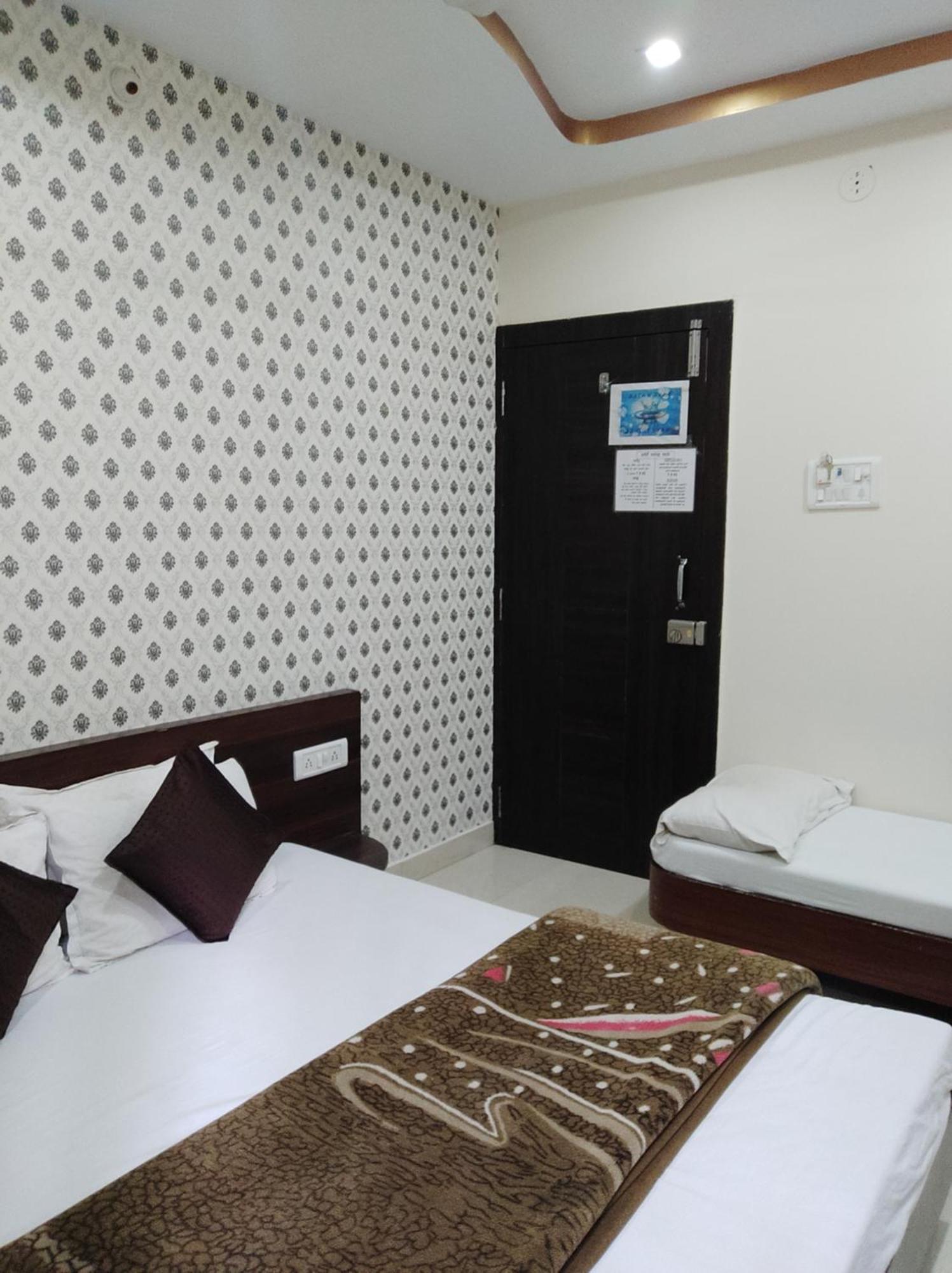 Hotel Vrandavan Palace Near Mahakal Temple 우자인 외부 사진